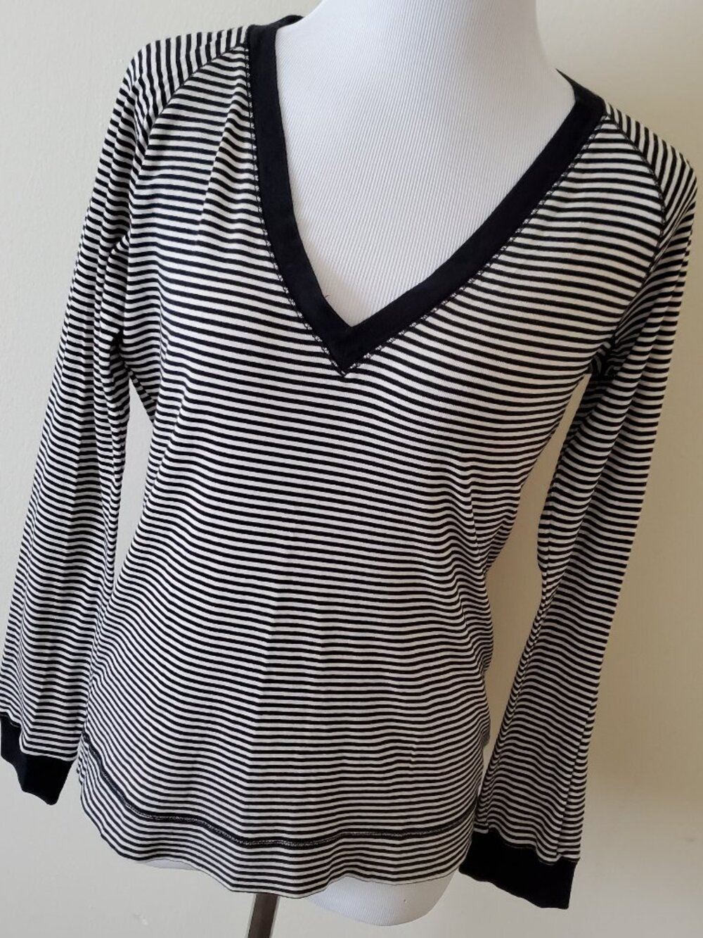 Lauren Ralph Lauren Active V Neck Long Sleeve Knit Tee Shirt